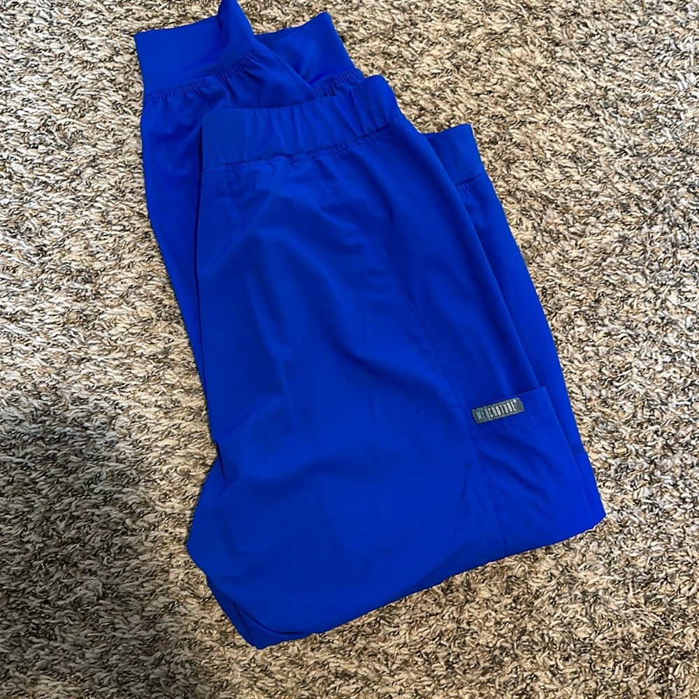 Peaches by Med Couture Jogger Scrub Pants- Size L